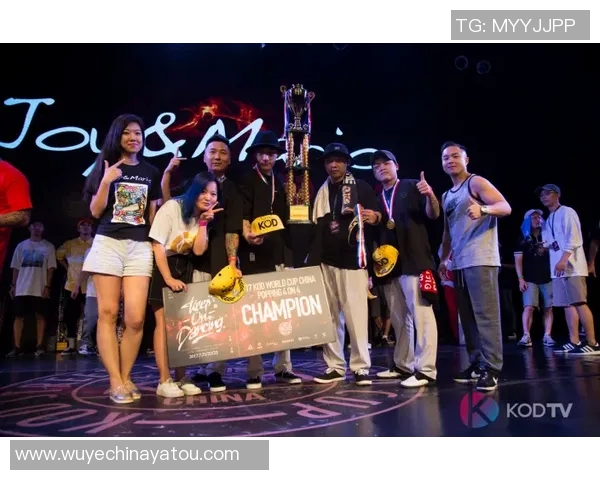 南京街舞队在滑板精英赛中以56分稳居积分榜首位追赶者紧随其后